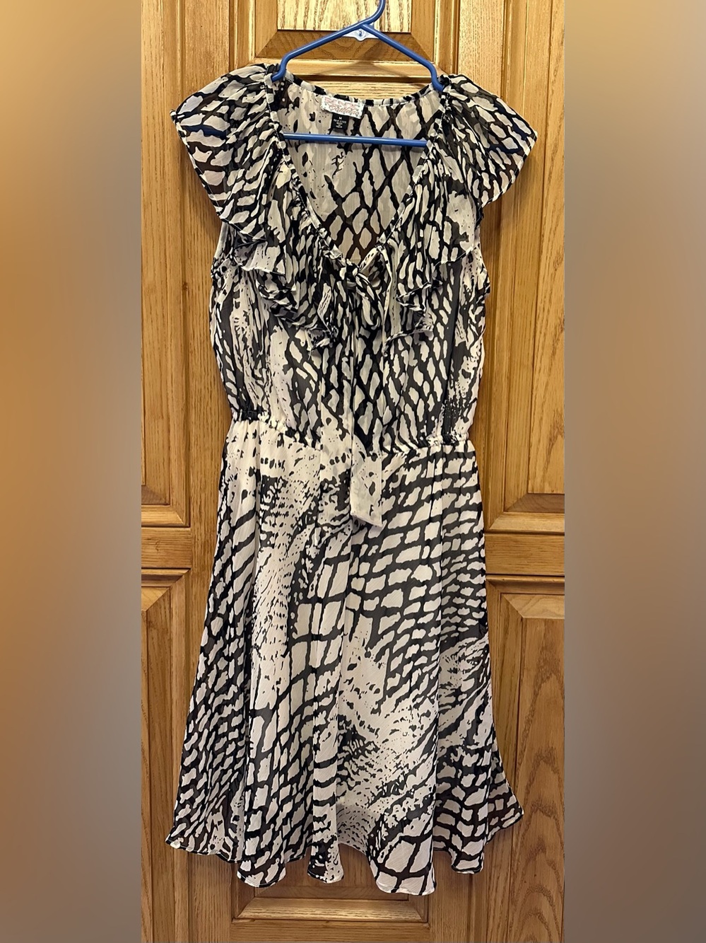 Women's Black & White Printed Ruffle Tie-Front Dress